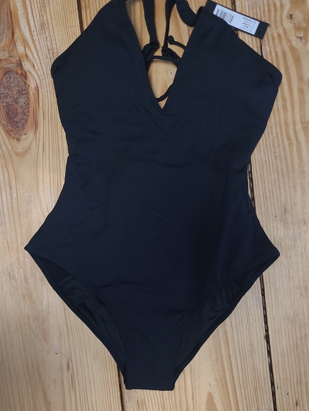 62. NWT  $175 STYLE PLUNGEY M SHORT